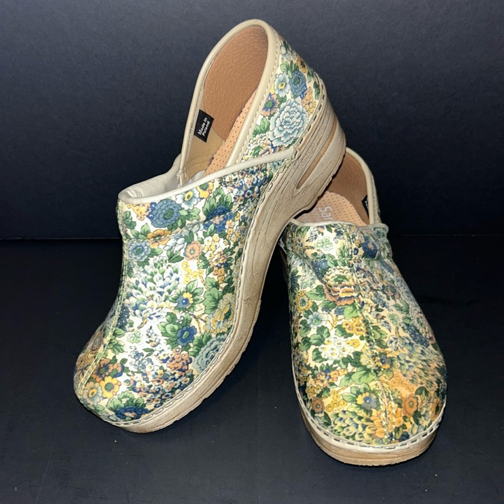 SANITA Vegan Canvas Floral Closed Back Clog Shoe Size 36